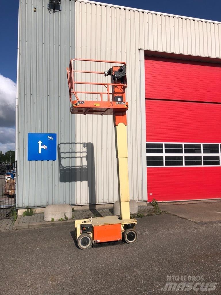 JLG 1230 ES Vertikalna dvigala