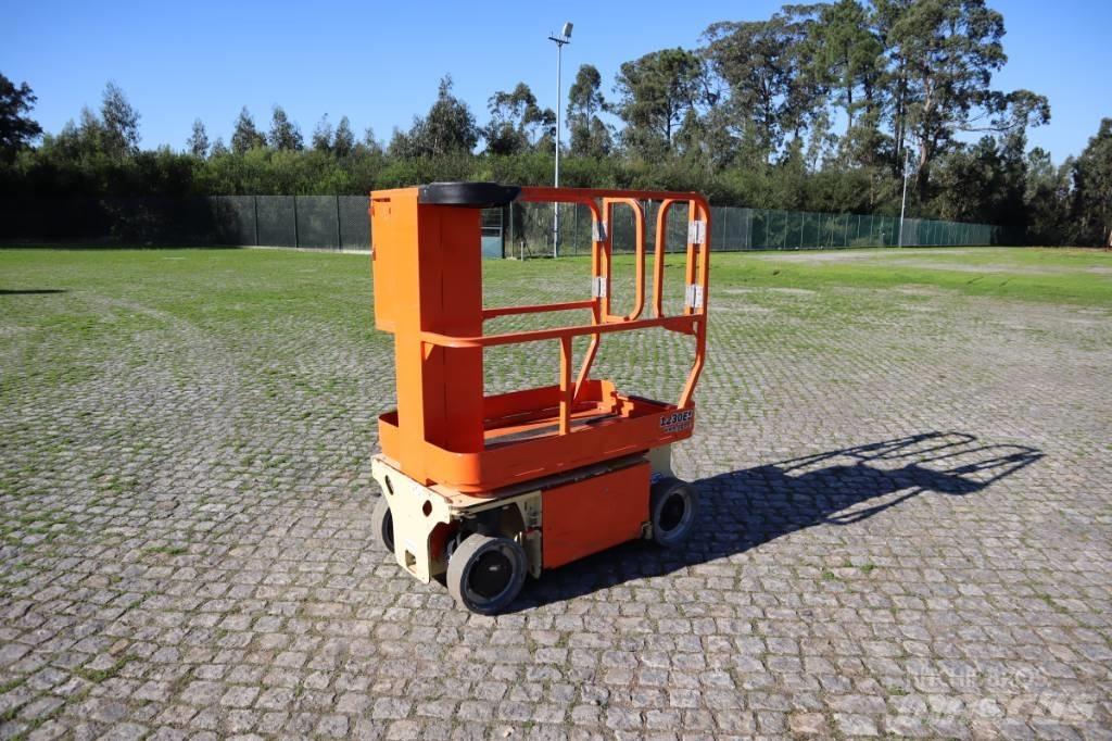 JLG 1230ES Vertikalna dvigala