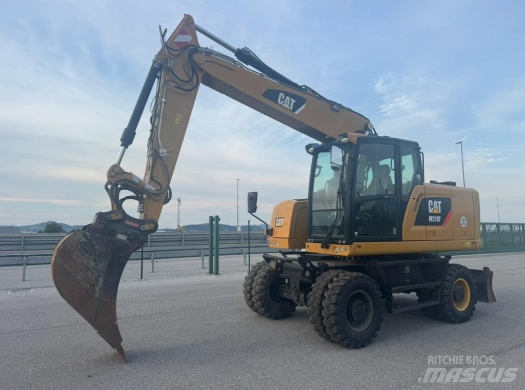 CAT M 318 F Bagri na kolesih