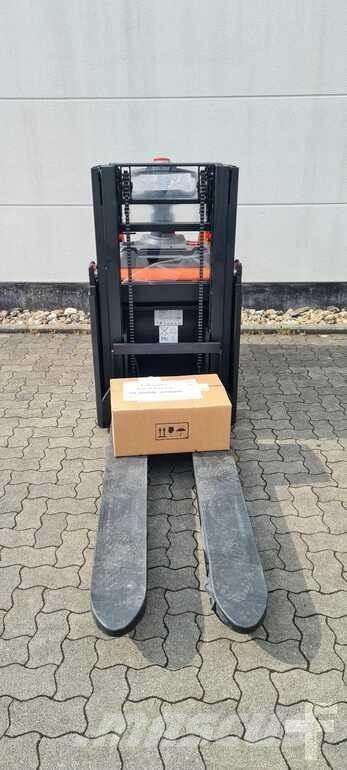 Toyota BT SPE200D Ročni električni viličar