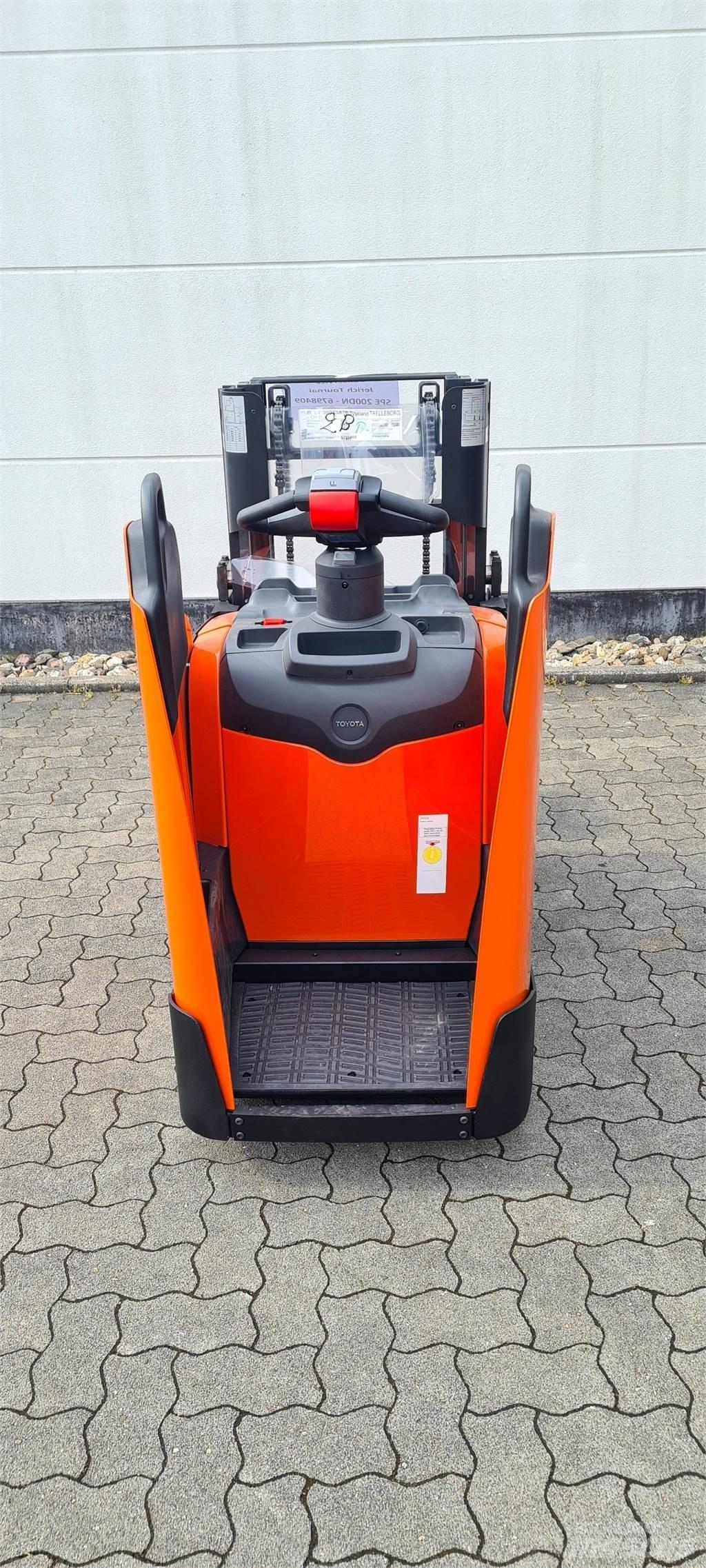 Toyota BT SPE200D Ročni električni viličar