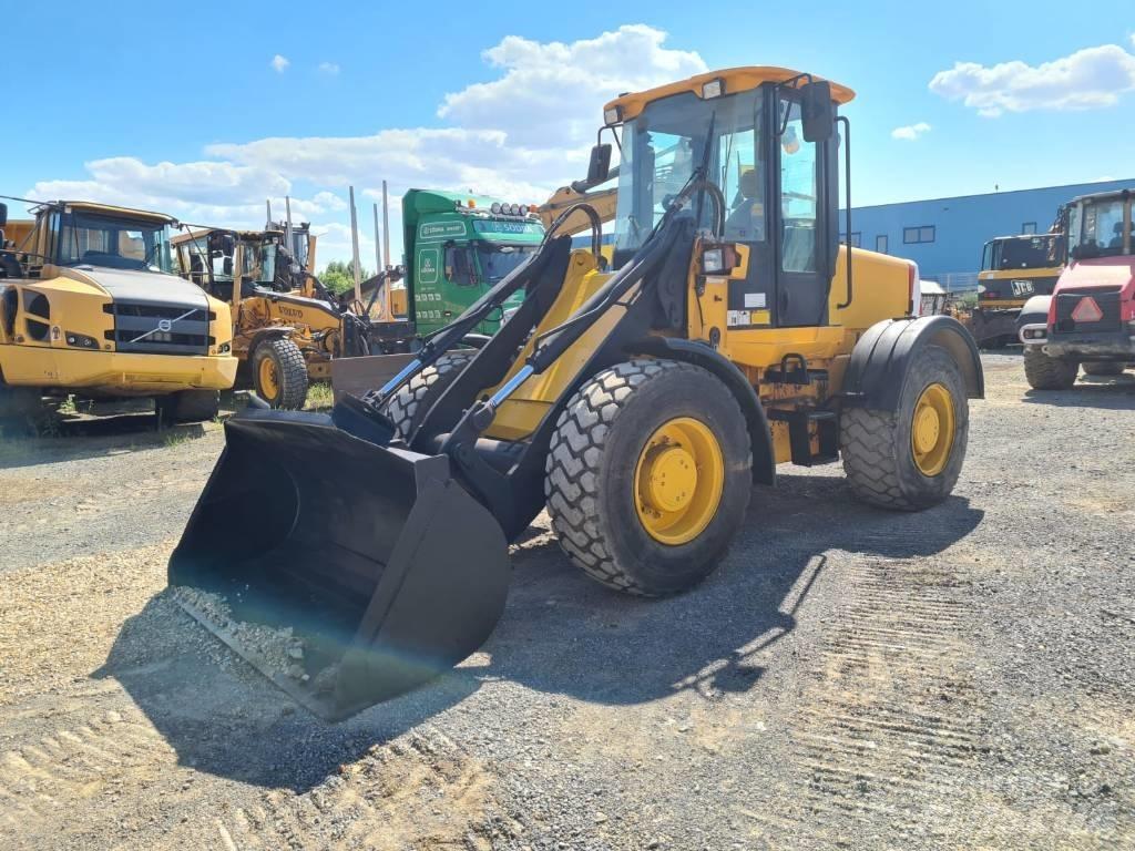 JCB 416HT Kolesni nakladalci