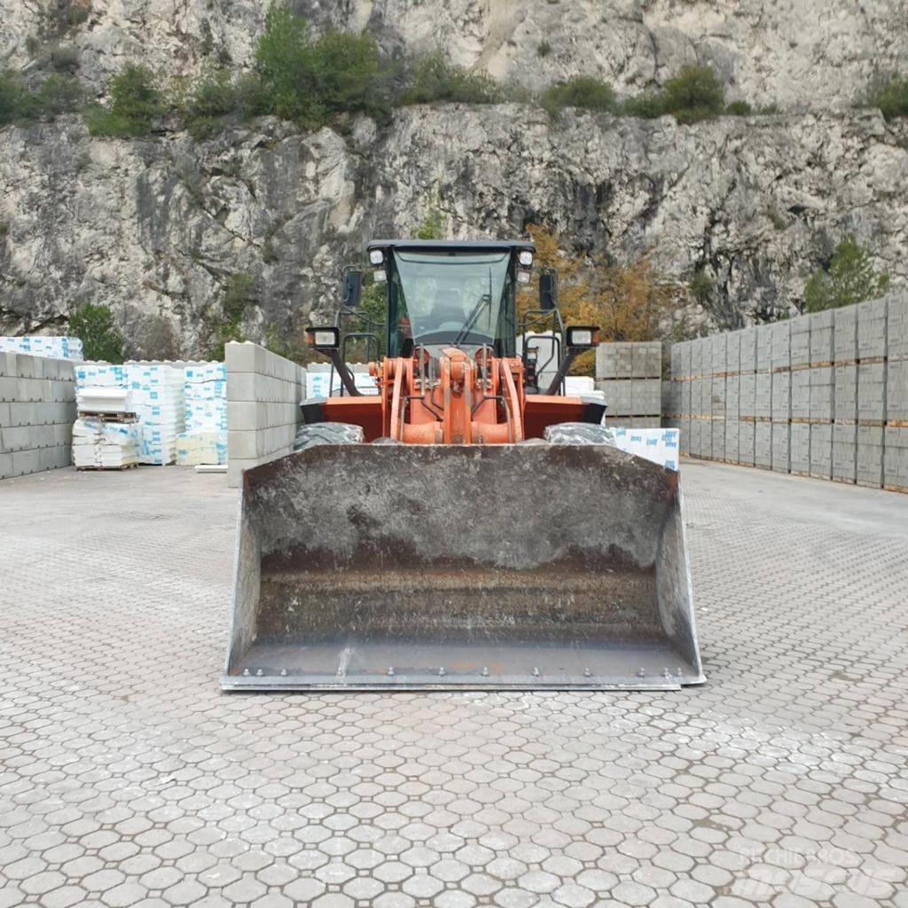 Hitachi ZW 220-5 Kolesni nakladalci