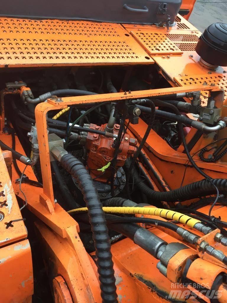 Doosan DX420LC Bagri goseničarji