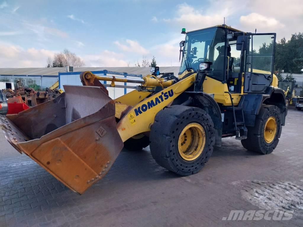 Komatsu WA270-7 Kolesni nakladalci
