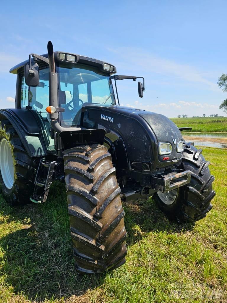 Valtra N 101 Traktorji
