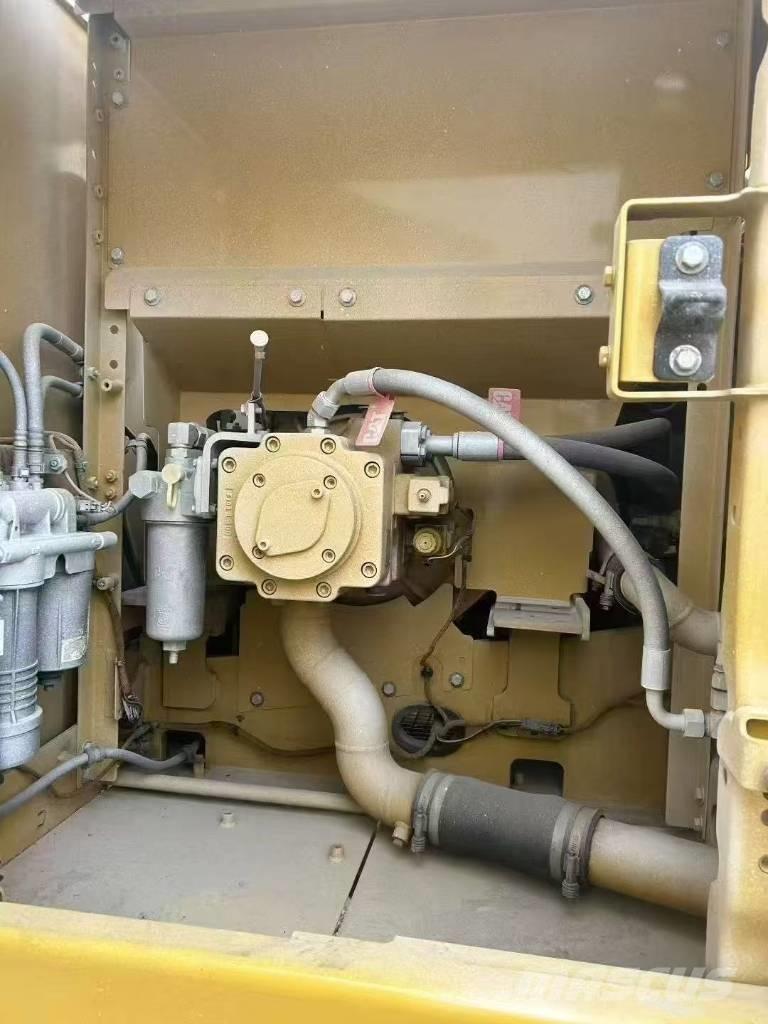 CAT 323 Bagri goseničarji