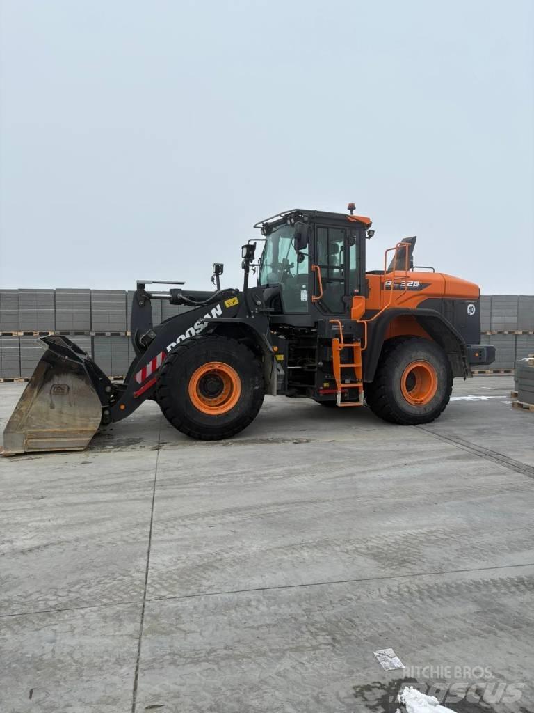 Doosan DL 320-7 Kolesni nakladalci