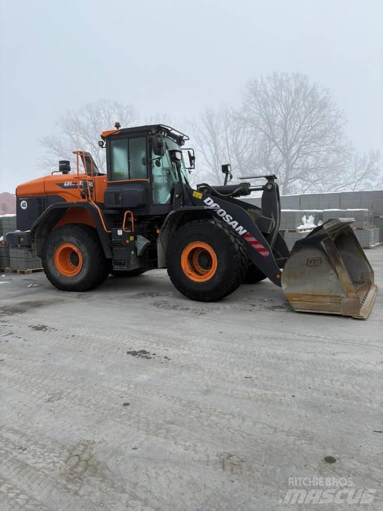 Doosan DL 320-7 Kolesni nakladalci