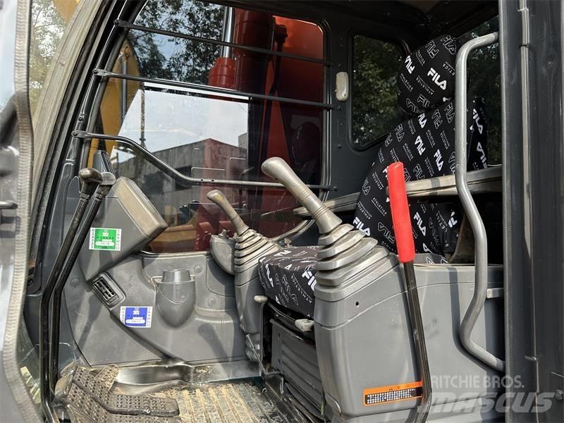 Hitachi 200 Bagri na kolesih