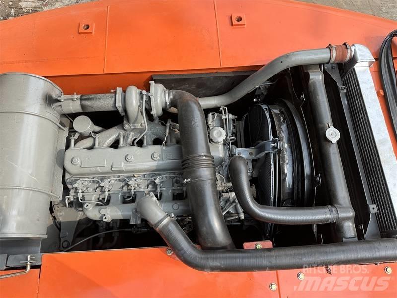 Hitachi 200 Bagri na kolesih