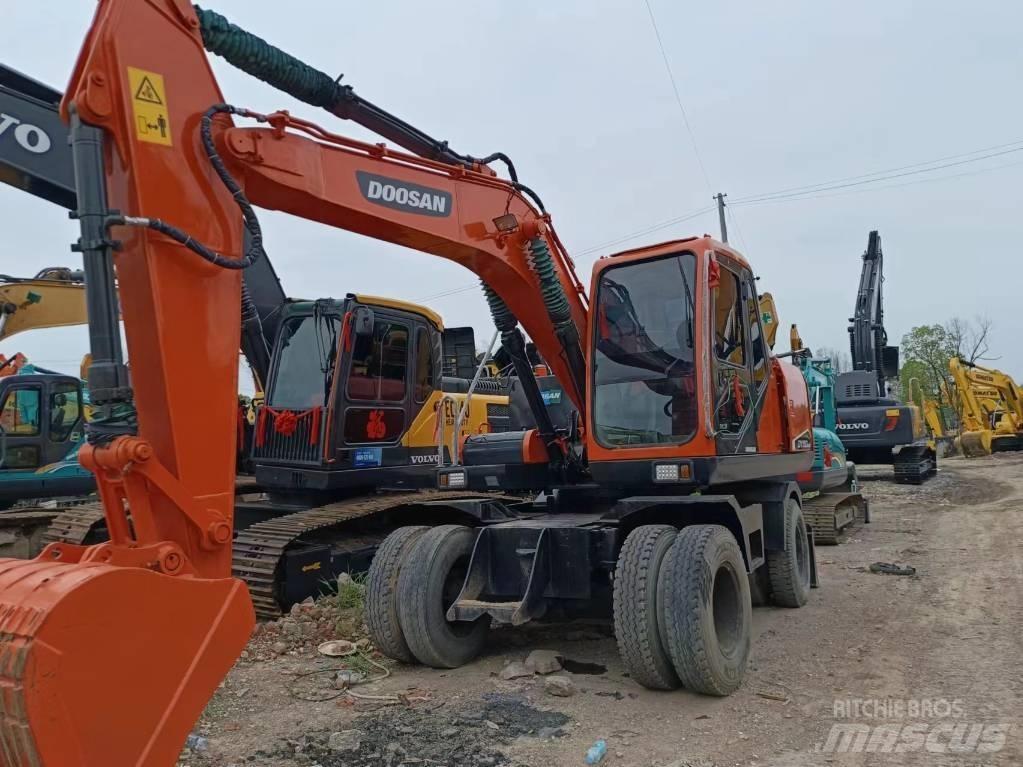 Doosan 150 W Bagri na kolesih