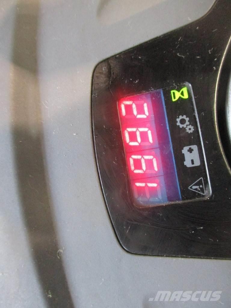 Toyota LPE 200 Električni nizko dvižni viličar s stojiščem