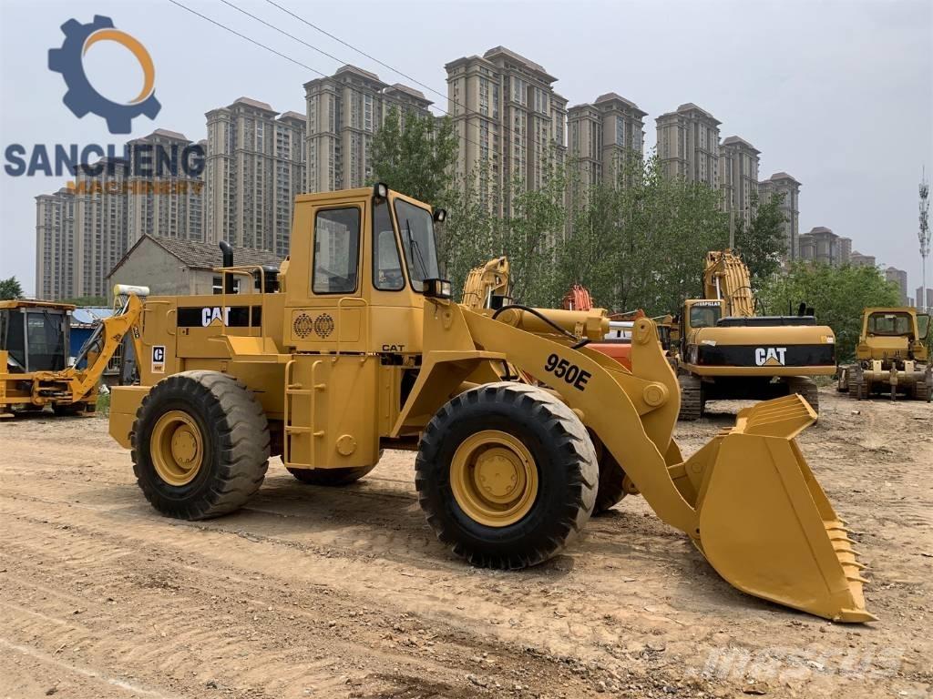 CAT 950 E Kolesni nakladalci