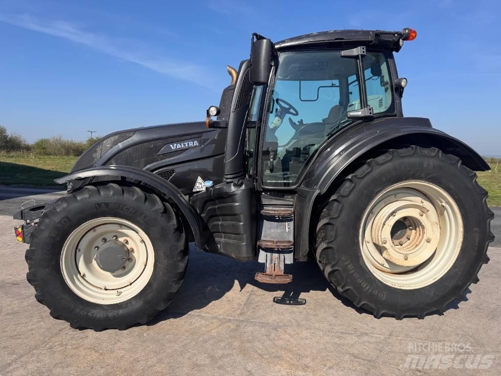 Valtra T 174 Traktorji