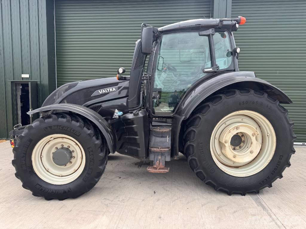 Valtra T 174 Traktorji