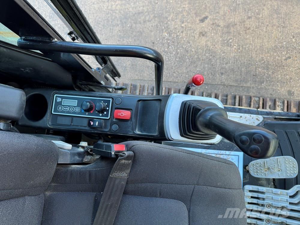 JCB JS131LC Bagri goseničarji