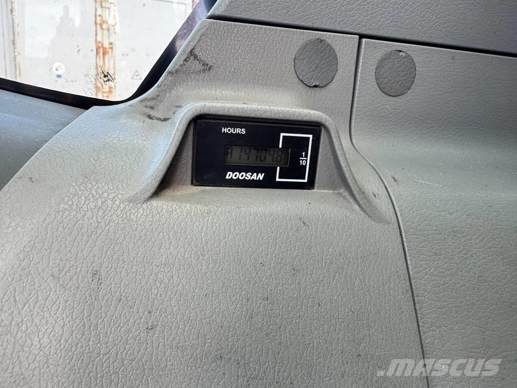 Doosan DX 300 LC-3 Bagri goseničarji