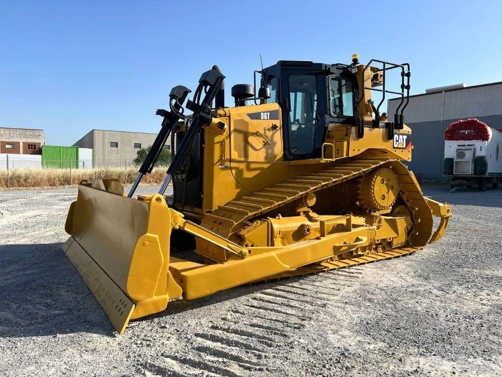 CAT D 6 T Buldožerji goseničarji