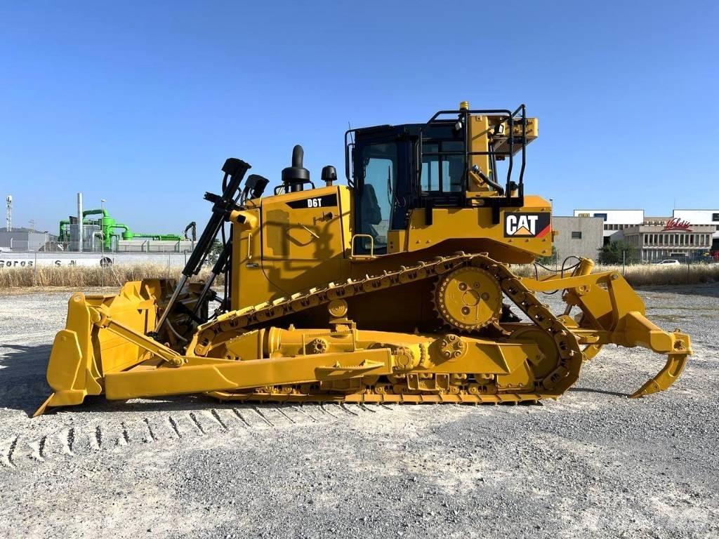 CAT D 6 T Buldožerji goseničarji