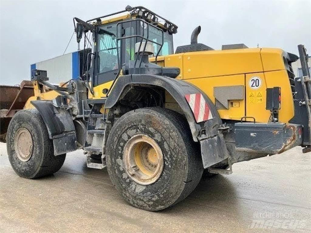 Komatsu WA 380--8E0 Kolesni nakladalci