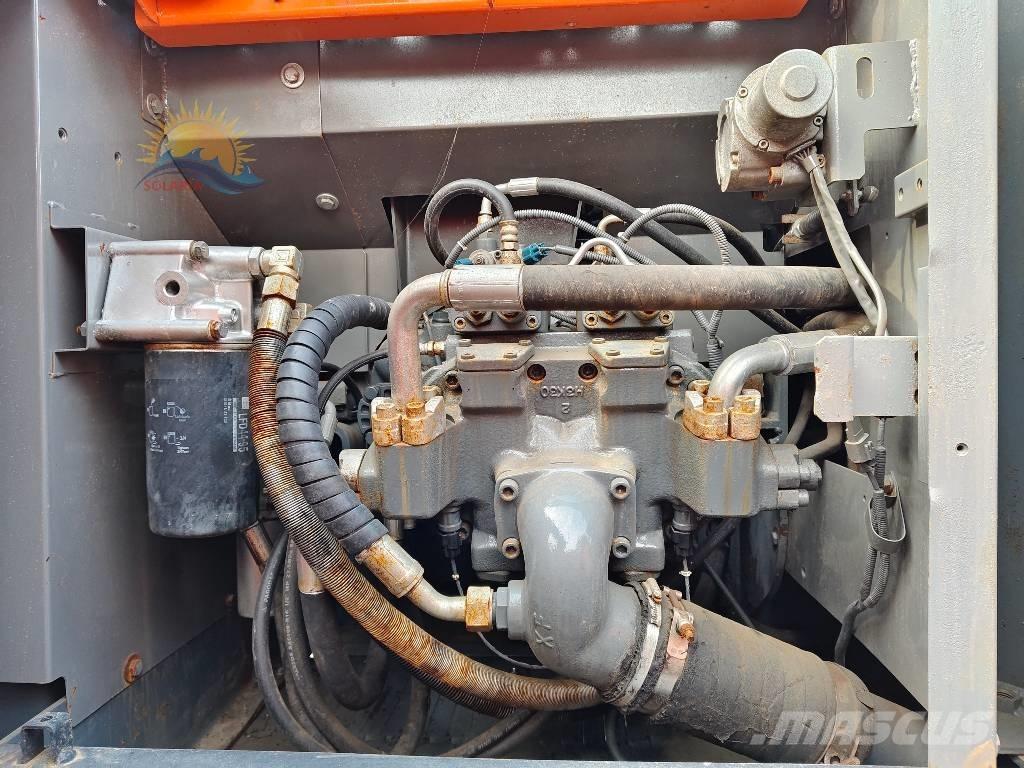 Hitachi ZX 200 Bagri goseničarji
