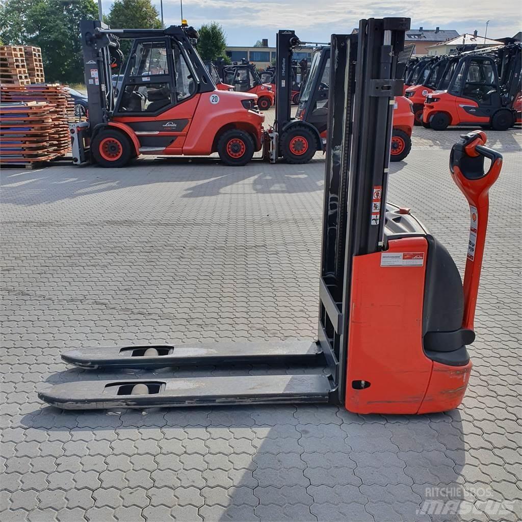 Linde L12 Ročni električni viličar
