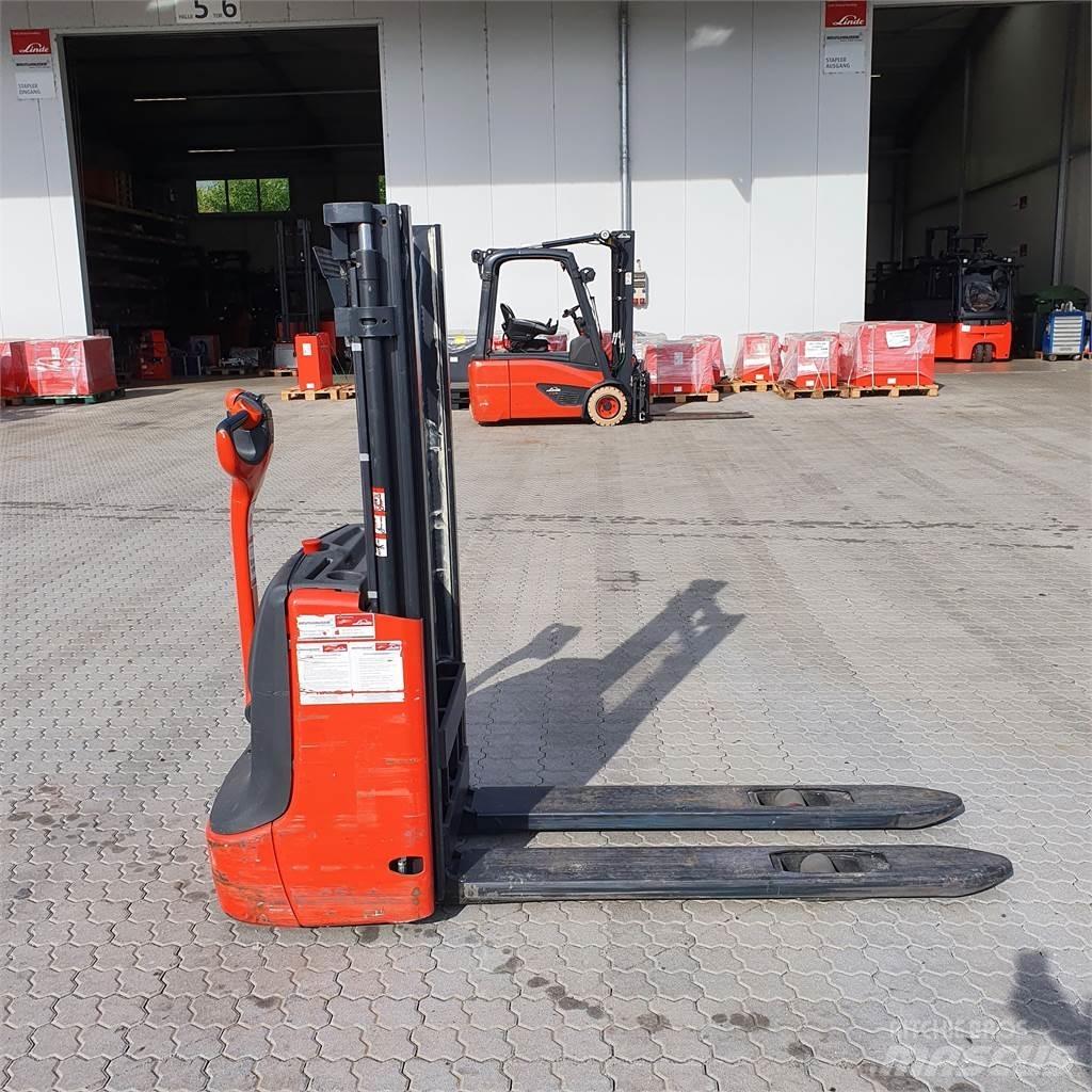 Linde L12 Ročni električni viličar