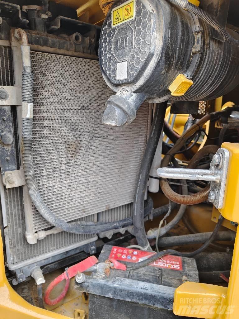 CAT 307.5 Bagri goseničarji