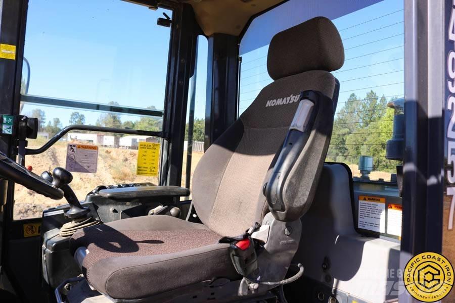 Komatsu WA 320-7 Kolesni nakladalci