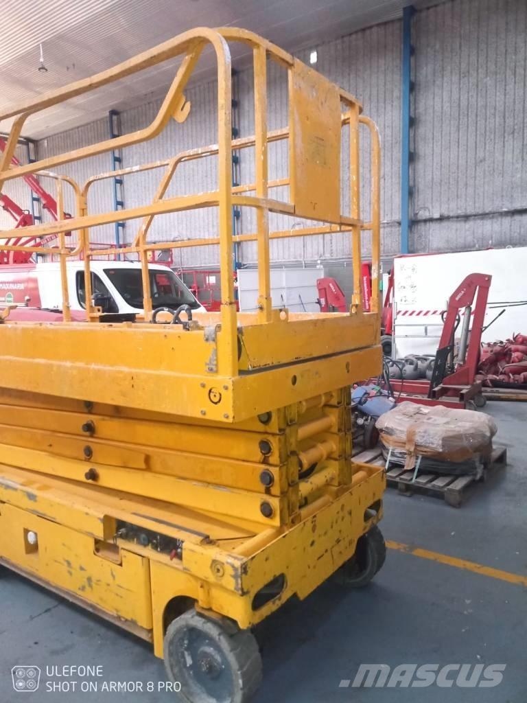 Haulotte Compact 12 Škarjaste dvižne ploščadi