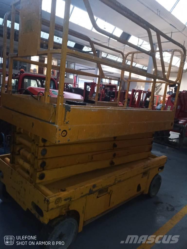 Haulotte Compact 12 Škarjaste dvižne ploščadi