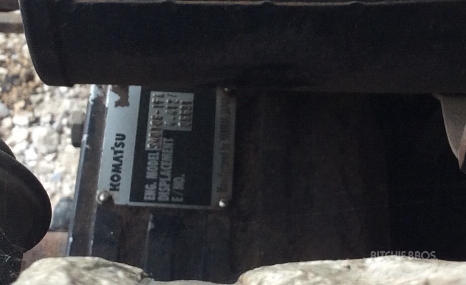 Komatsu WB 93 R Motorji