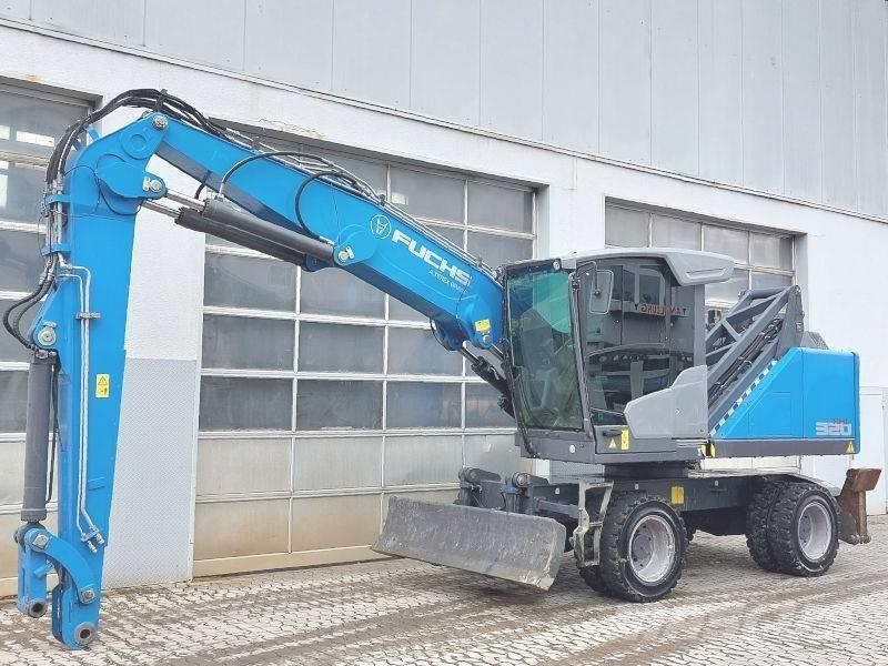 Fuchs MHL 320 F Bagri za prekladanje primarnih/sekundarnih surovin