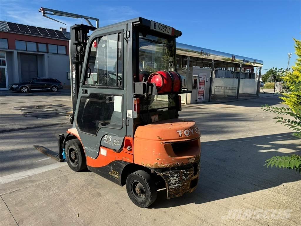 Toyota 7FGF25 Plinski viličarji