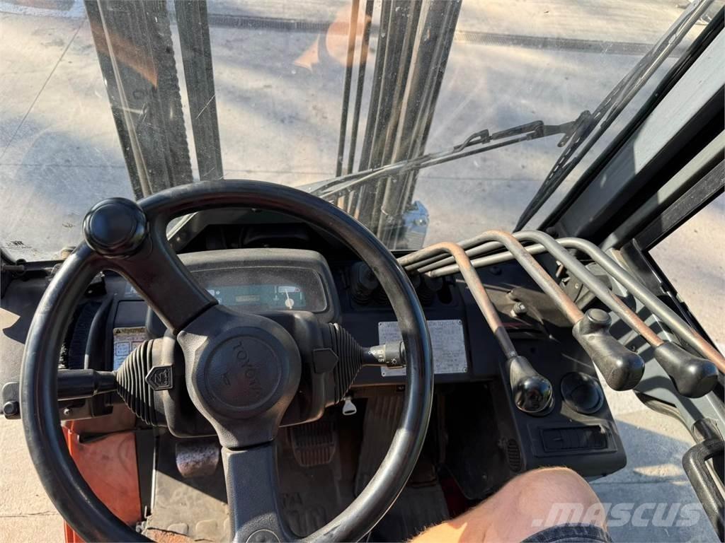 Toyota 7FGF25 Plinski viličarji