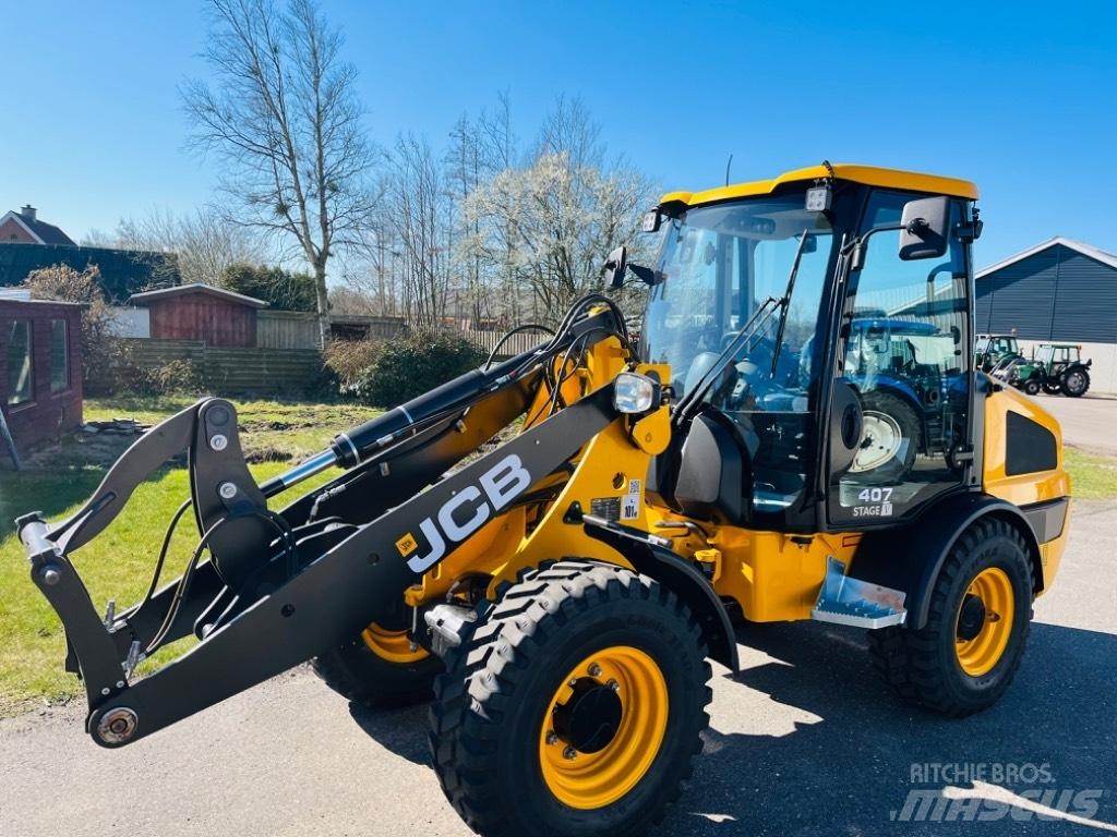 JCB 407 Večnamenski nakladalci
