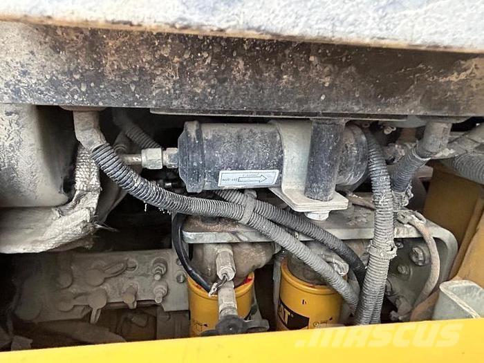 CAT 963D Kolesni nakladalci