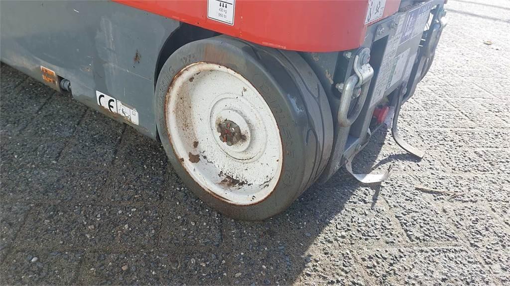 SkyJack SJ12 Druga dvigala in dvižne ploščadi