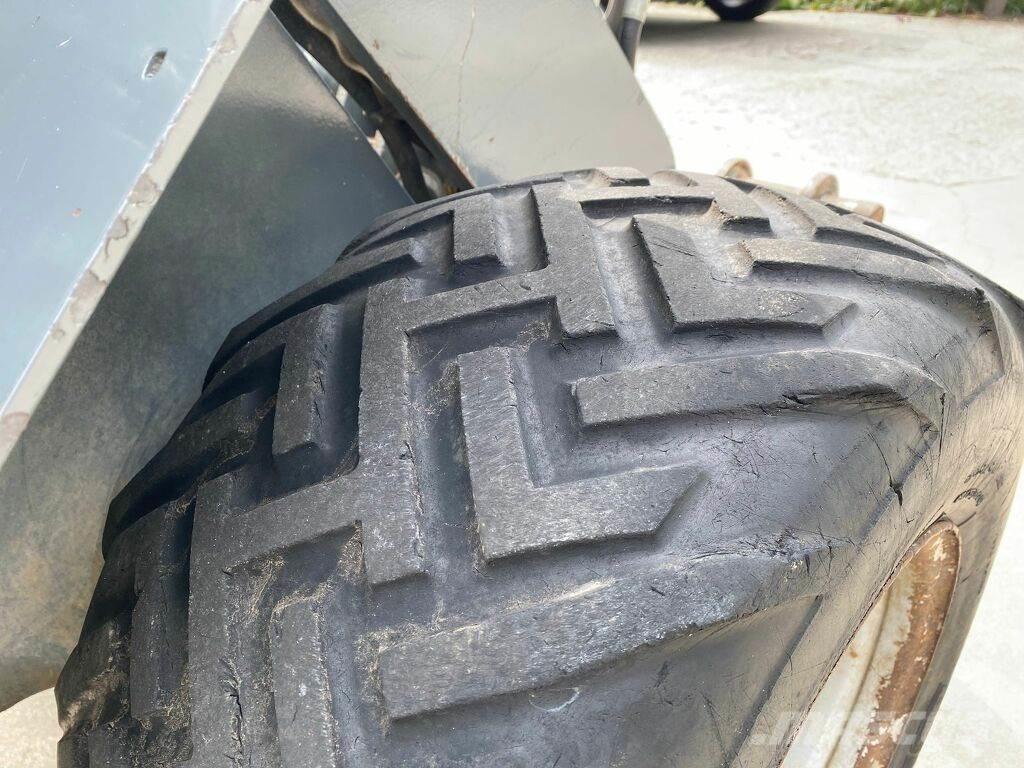 GiANT 332swt Kolesni nakladalci