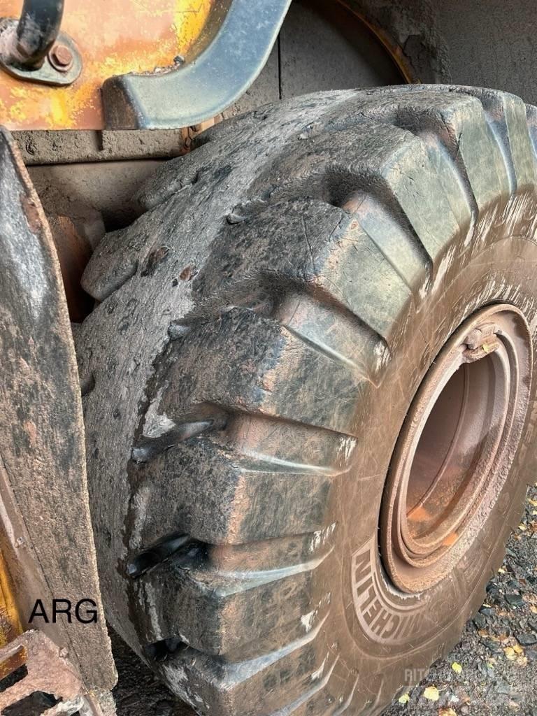 CAT 972MXE Kolesni nakladalci