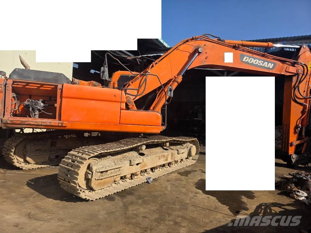 Doosan DX 300 LCA Bagri goseničarji