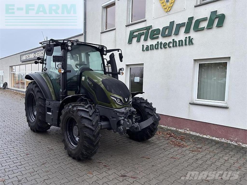 Valtra g135a Traktorji
