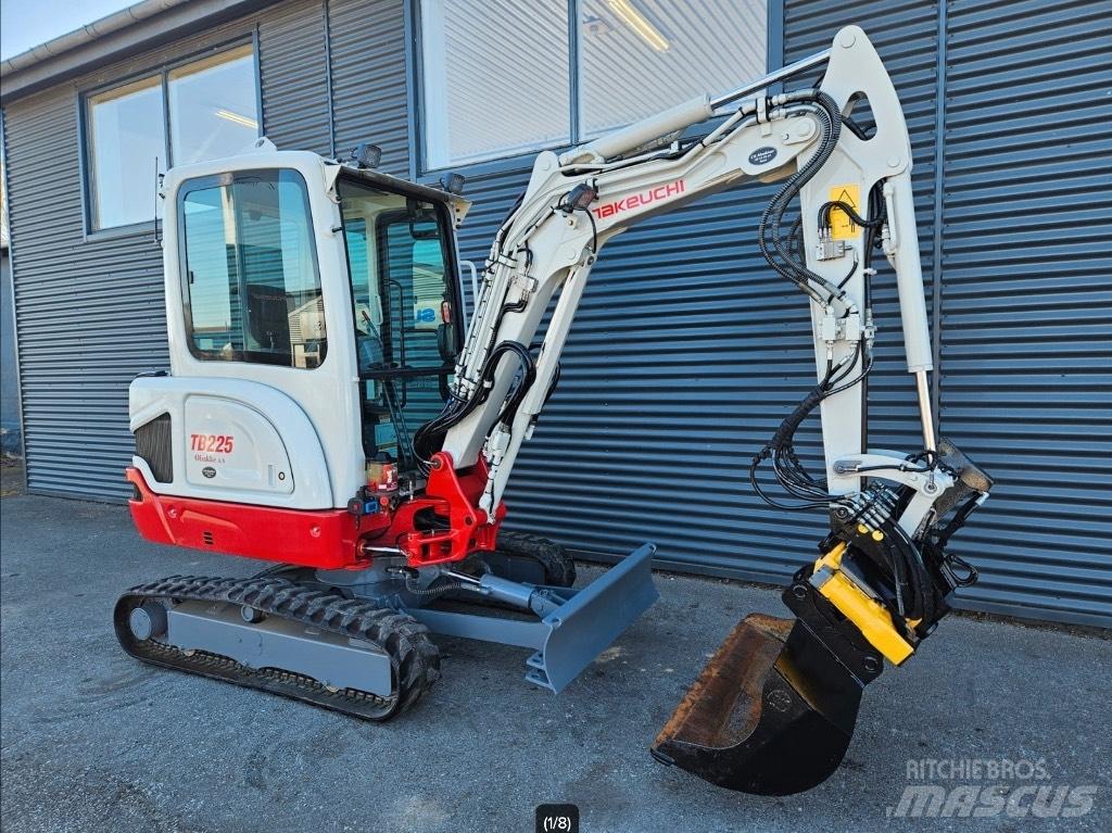 Takeuchi TB 225 Mini bagri <7t