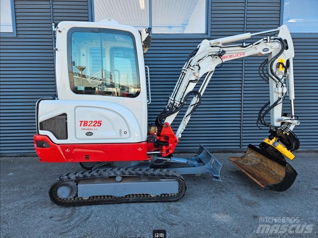 Takeuchi TB 225 Mini bagri <7t