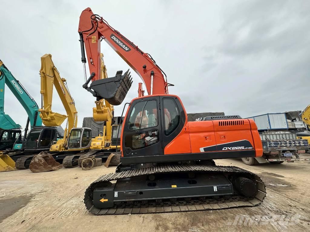 Doosan DX225LC-9C Bagri goseničarji