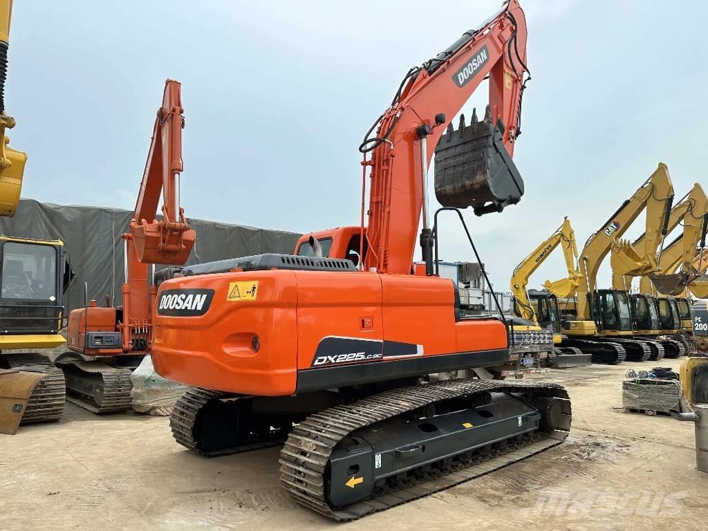 Doosan DX225LC-9C Bagri goseničarji