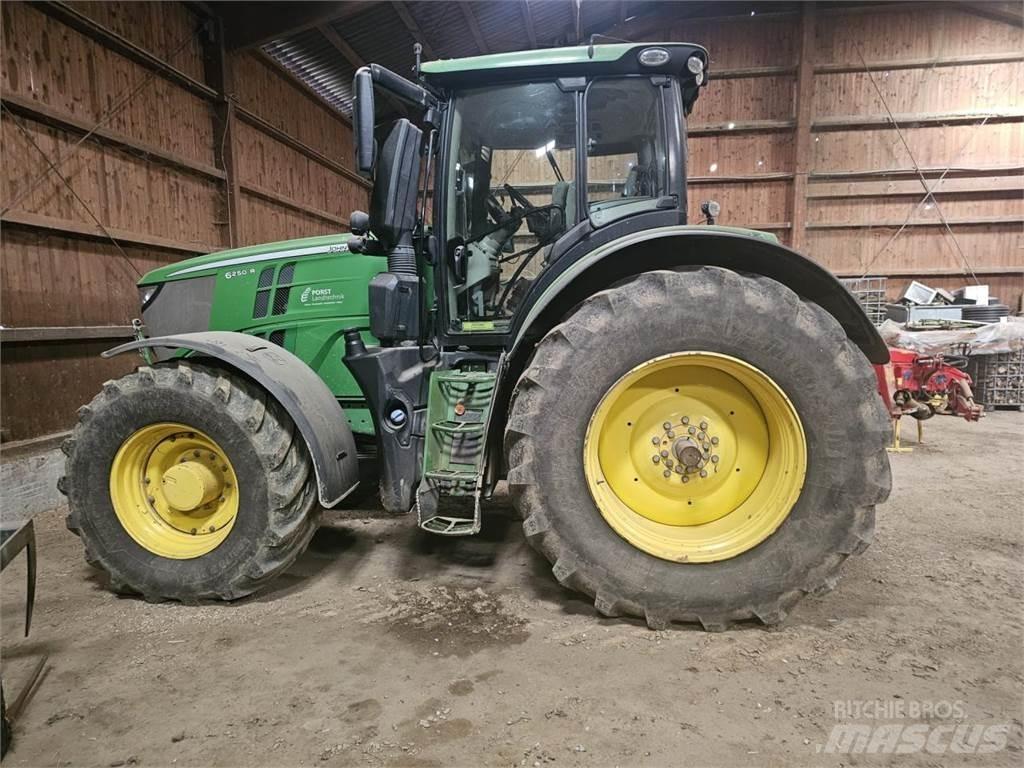 John Deere 6250 R Traktorji