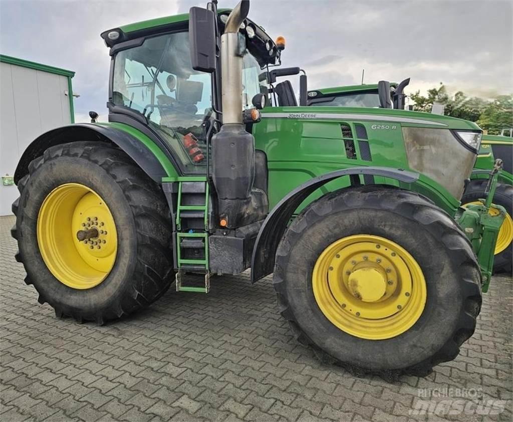 John Deere 6250 R Traktorji