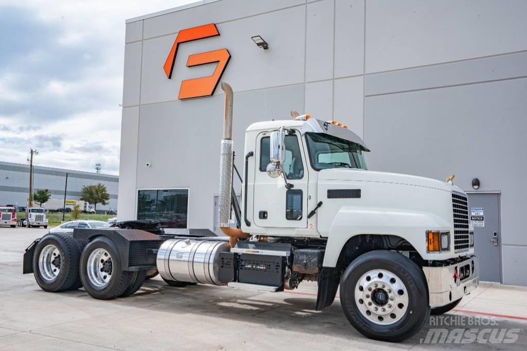 Mack Pinnacle 64T Vlačilci
